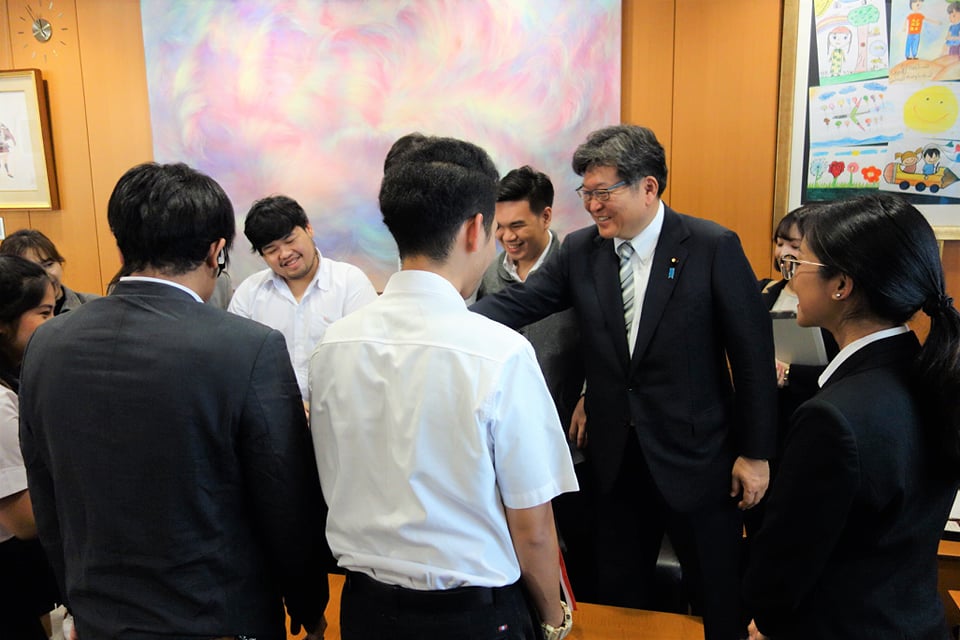 会后，萩生田大臣鼓励学生们要成为日泰两国的桥梁