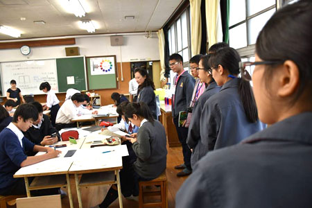 画像：大阪教育大学附属高校平野校舎を見学