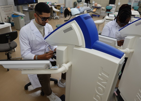 朝日大学「VR技術の歯科医療および介護領域への活用とポストコロナにおける新たな医療対応」