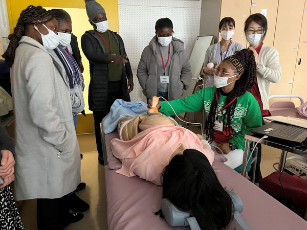 筑波大学「ガーナの学生が母子保健を中心とした看護分野における日本の先端技術を学ぶ」